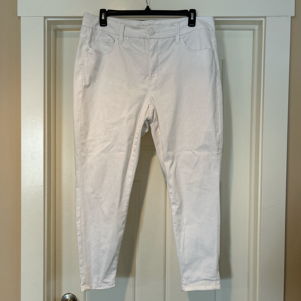 Melissa McCarthy White Jeans